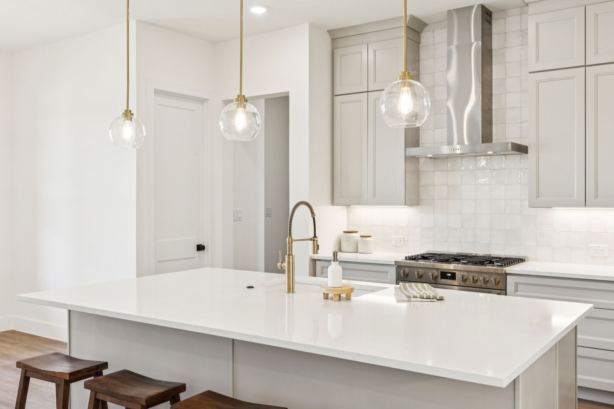 711 Hummingbird Lane