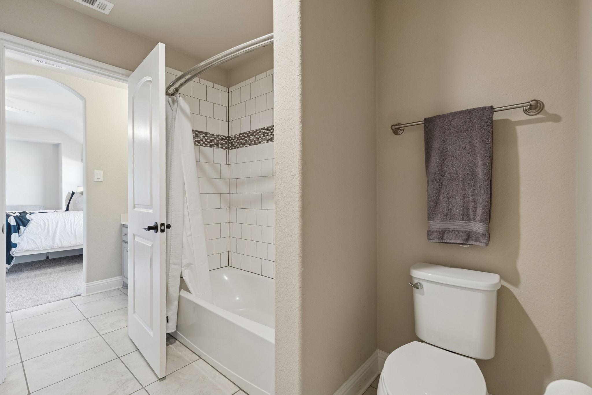 11100 Falling Leaf Trail