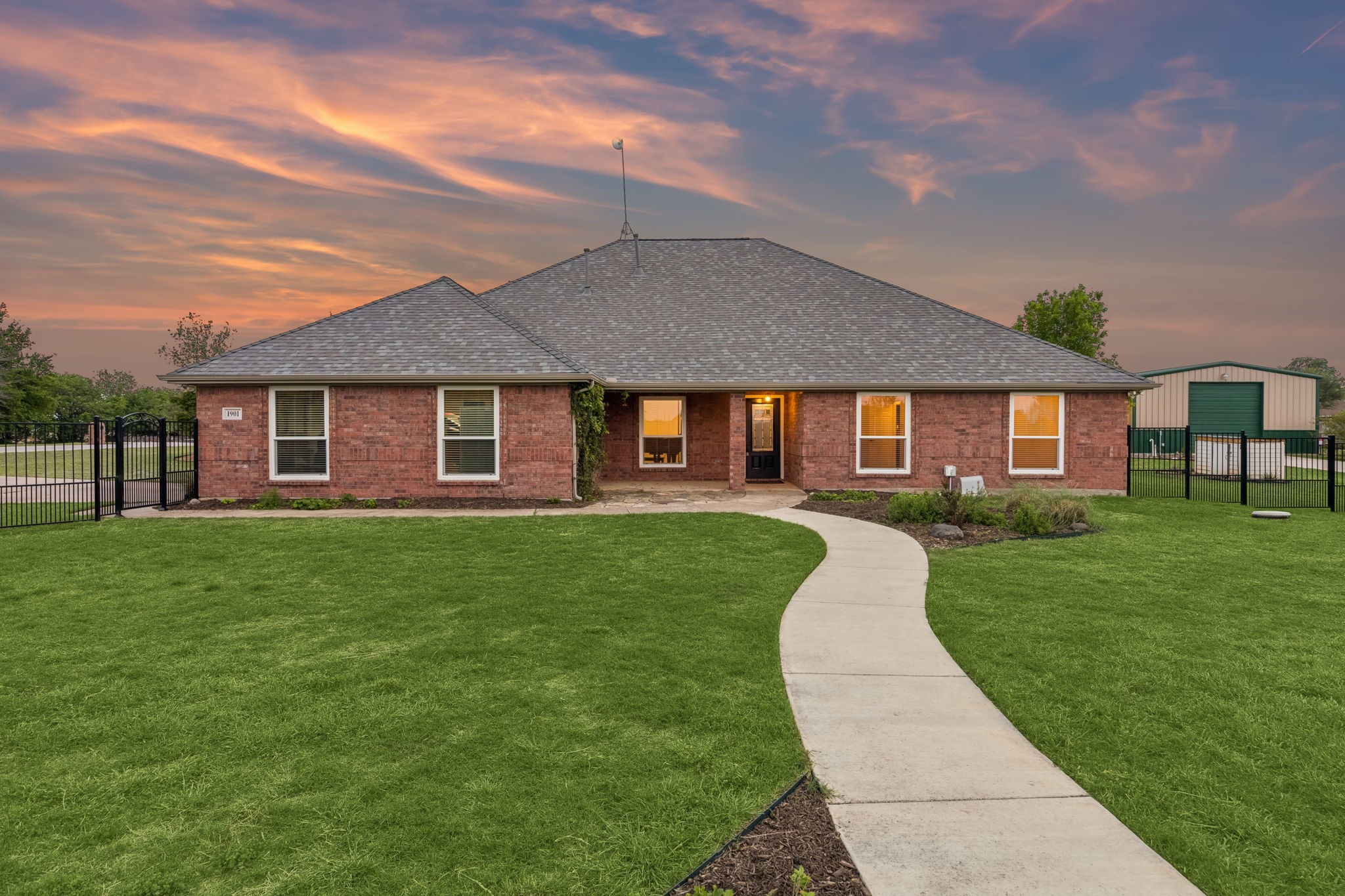 1901 Saw Tooth Court