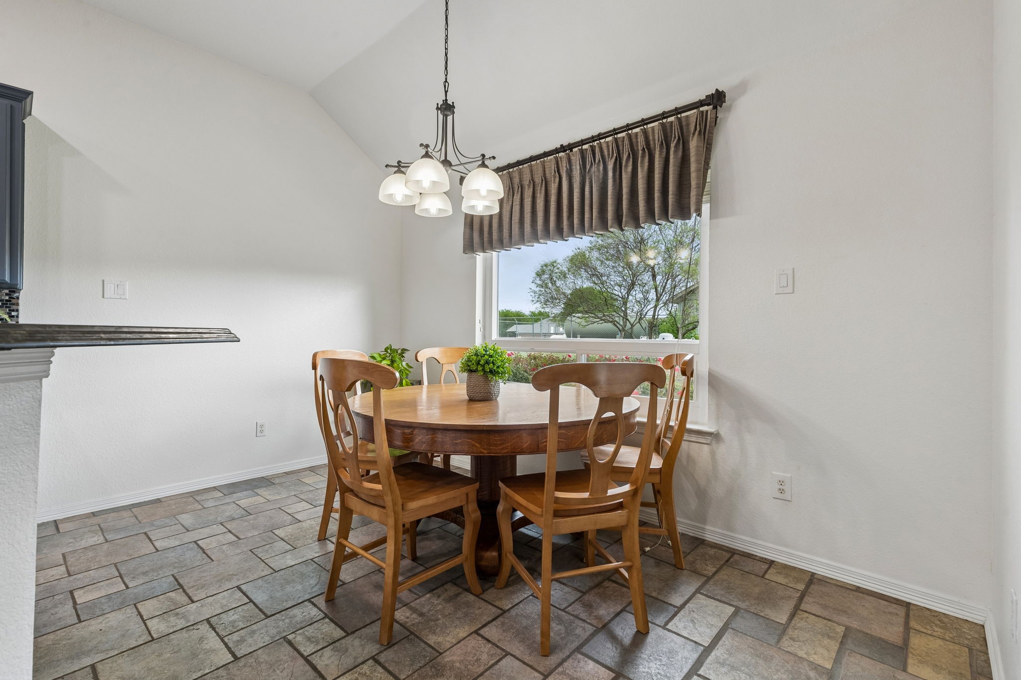 1901 Saw Tooth Court