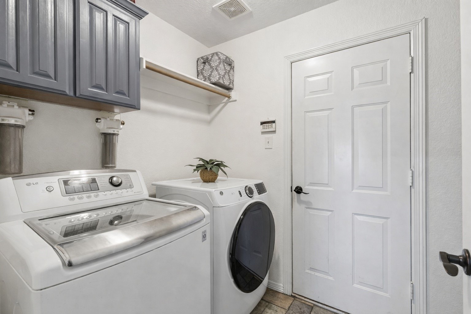 1901 Saw Tooth Court