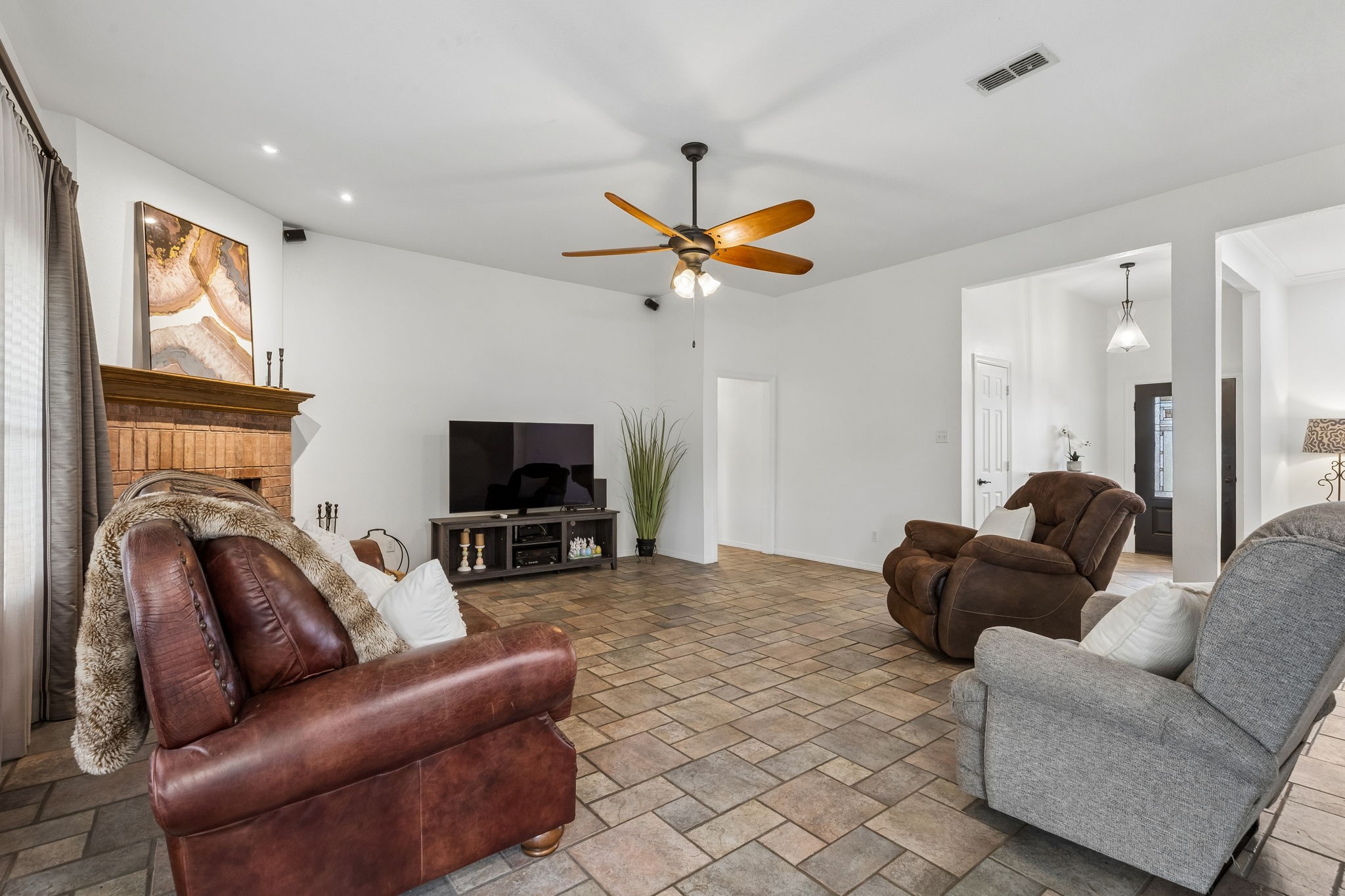 1901 Saw Tooth Court