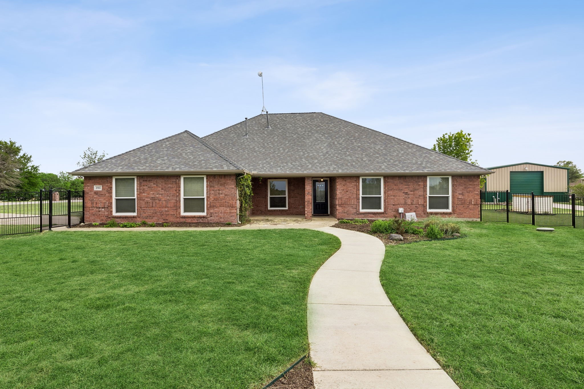 1901 Saw Tooth Court