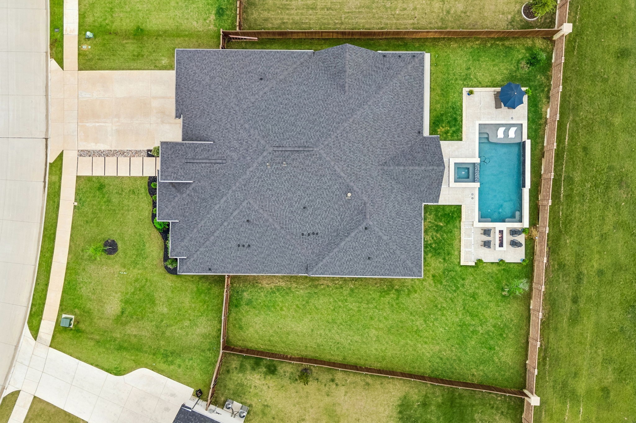 1908 Lotus Court
