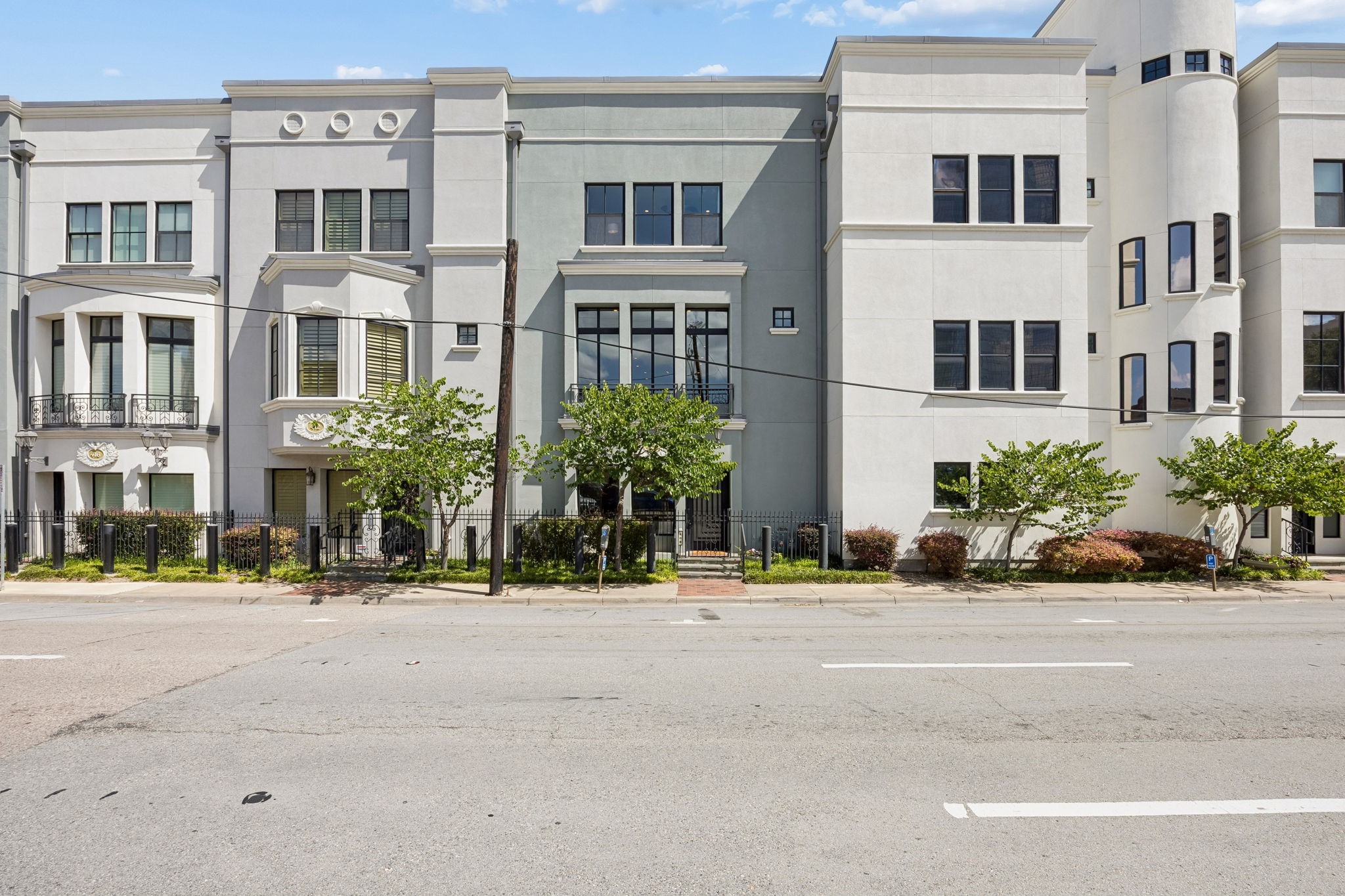 408 E 6th Street