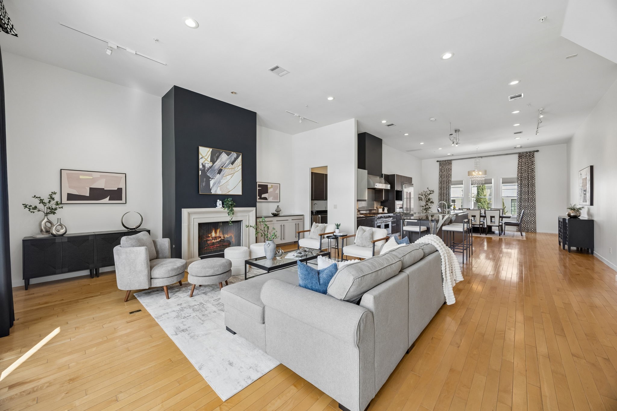 408 E 6th Street