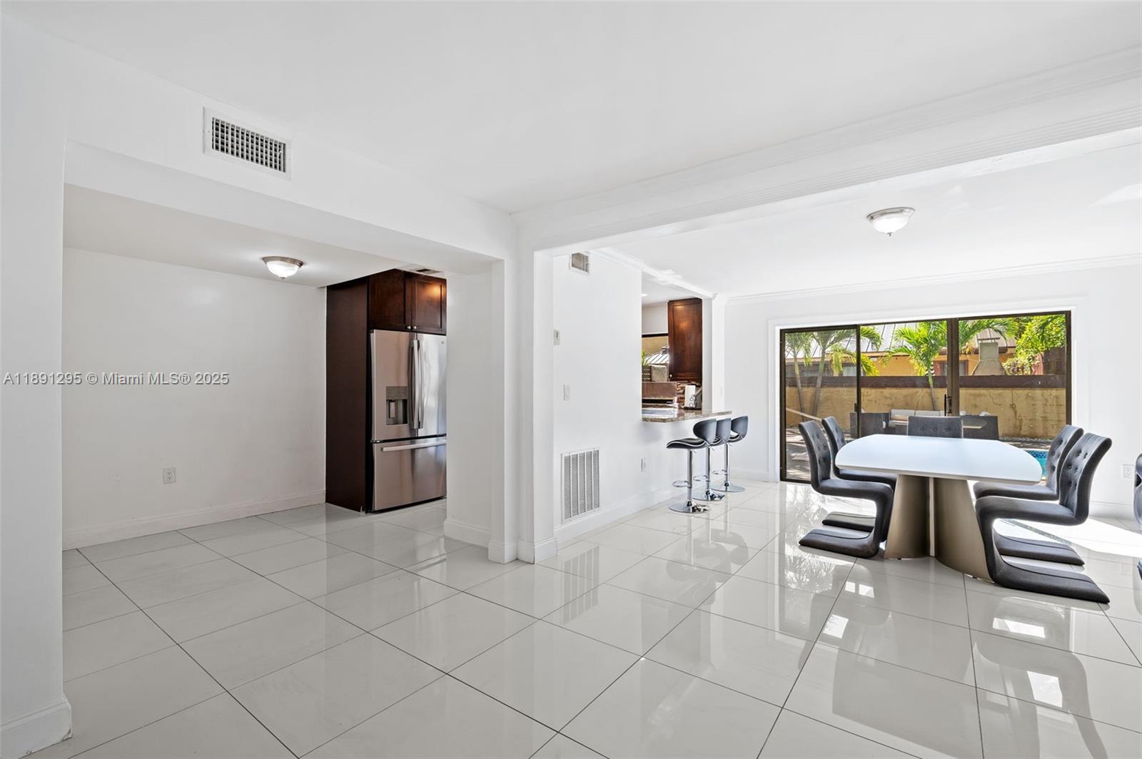 1010 NE 204th Ter