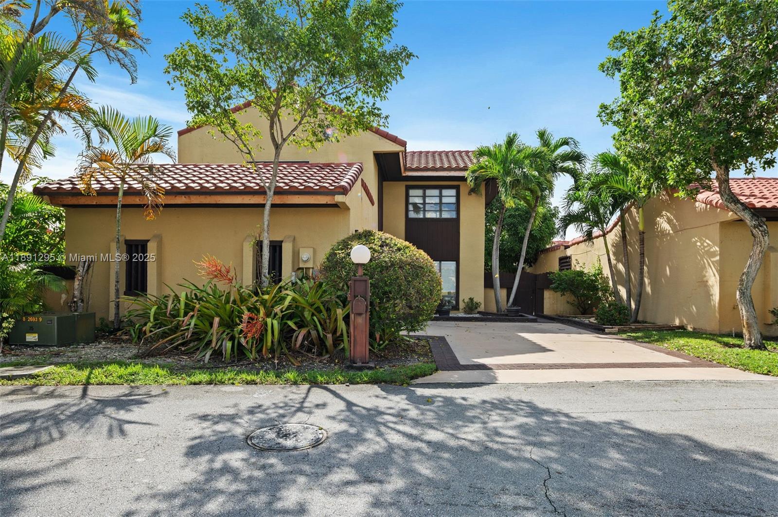 1010 NE 204th Ter