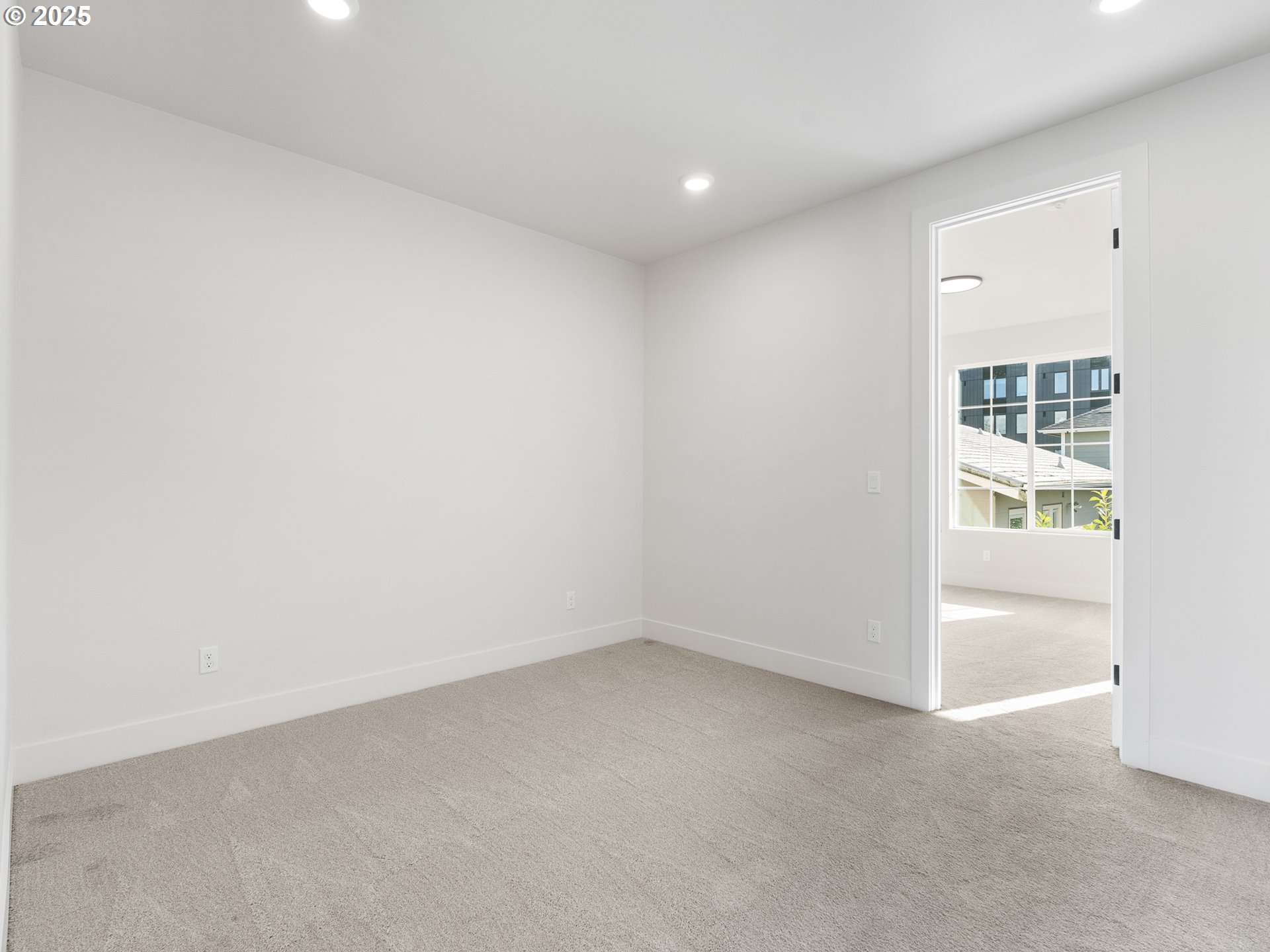 4077 SE Milwaukie AVE 4