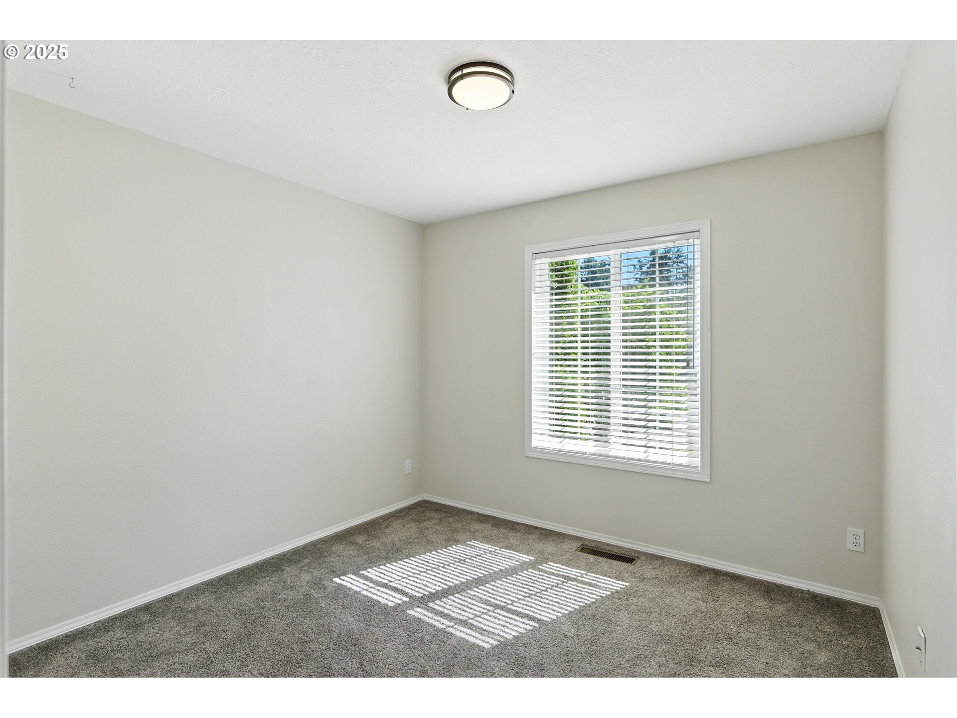 7933 KATHERINE ST NE