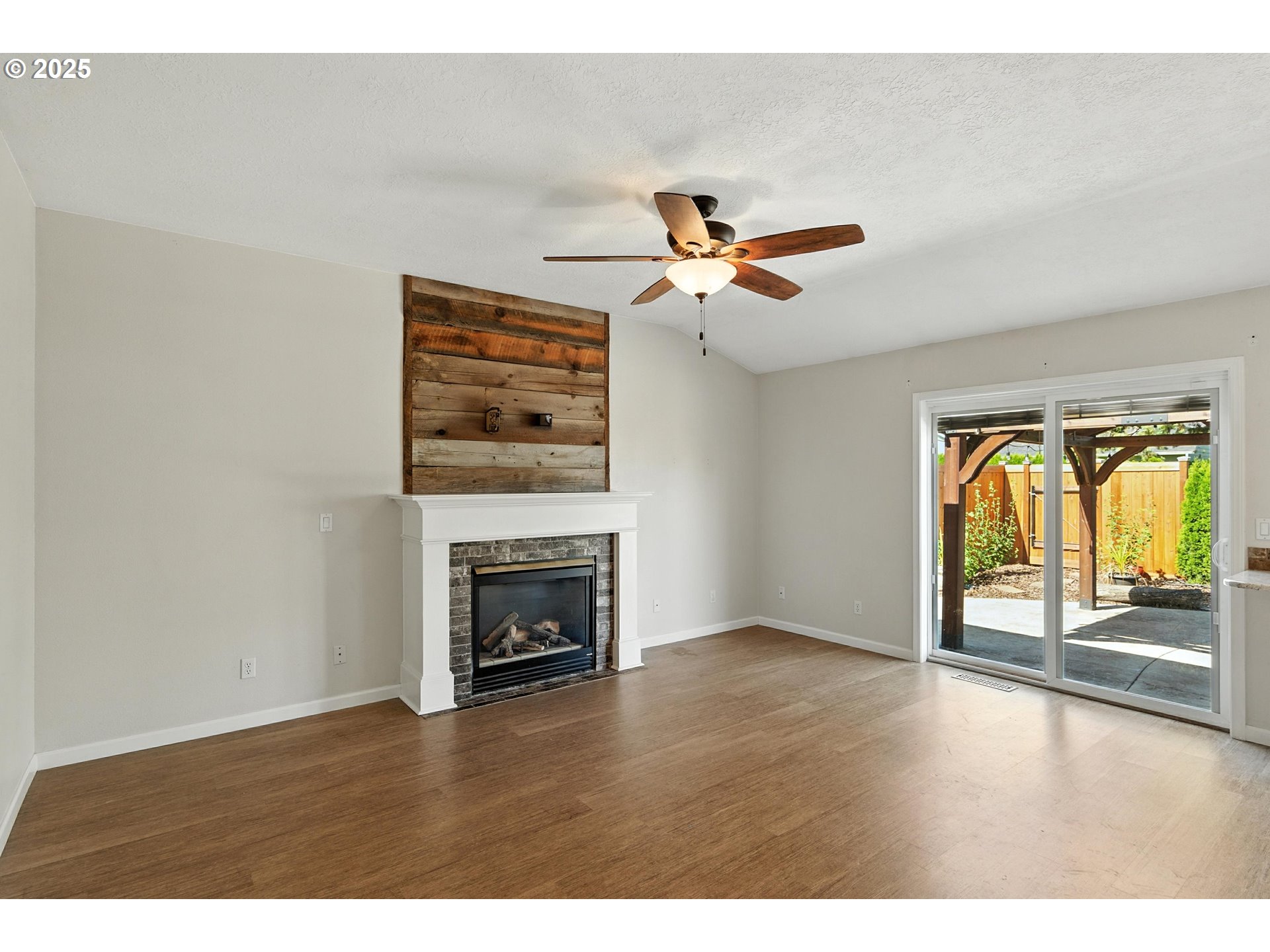 7933 KATHERINE ST NE