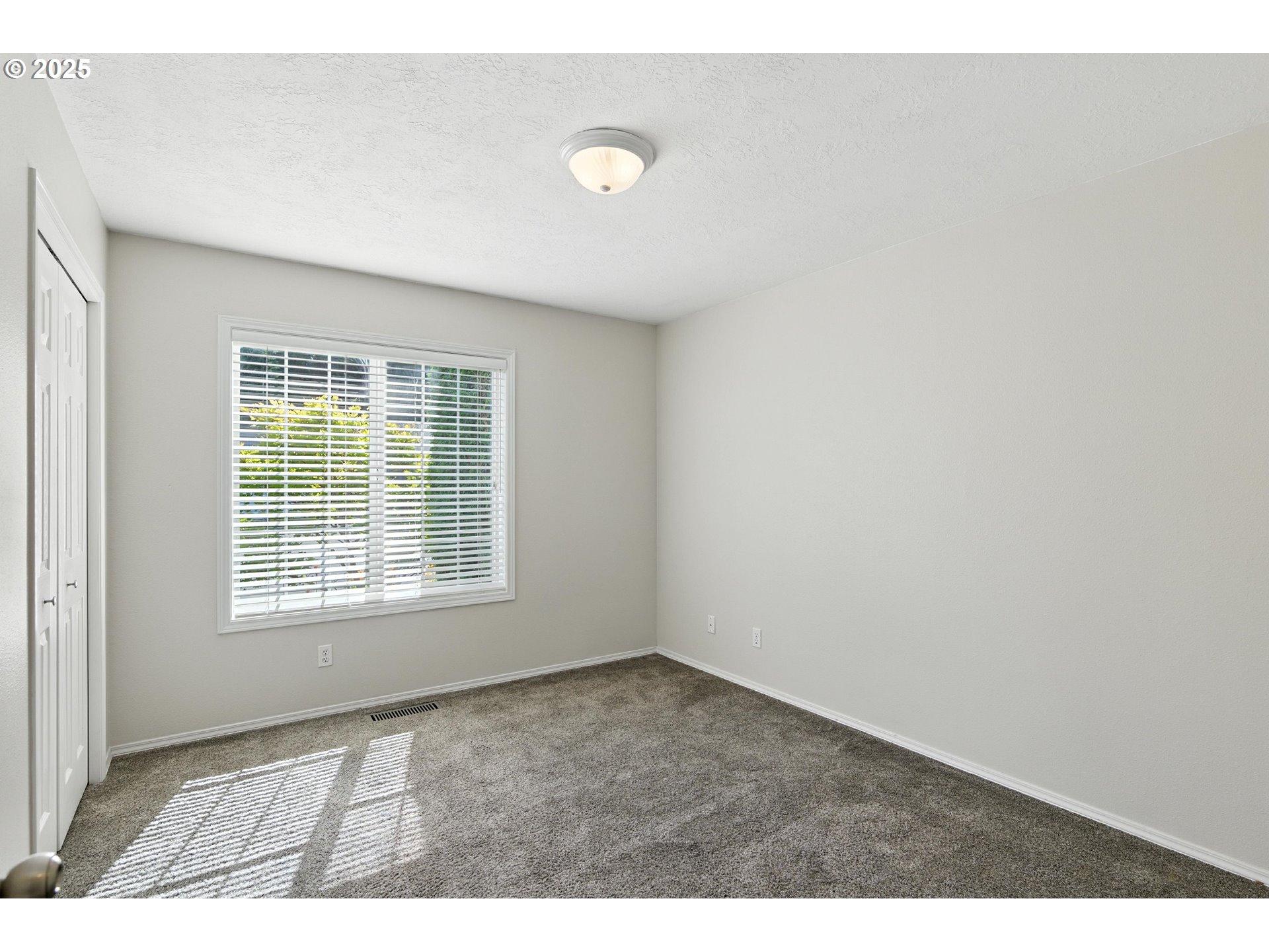 7933 KATHERINE ST NE