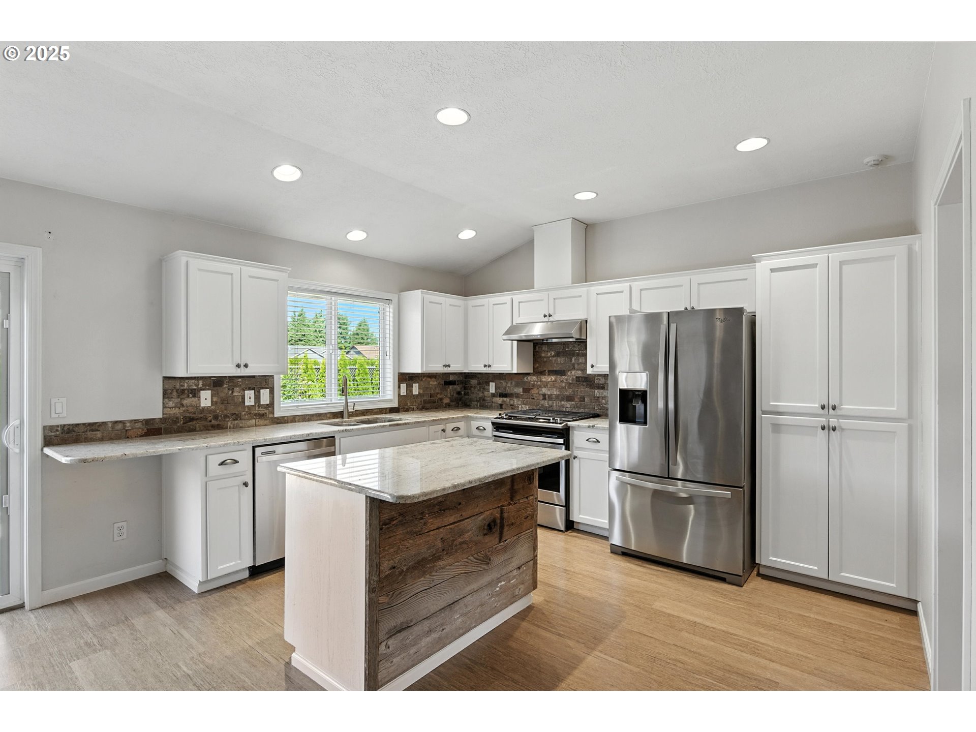 7933 KATHERINE ST NE