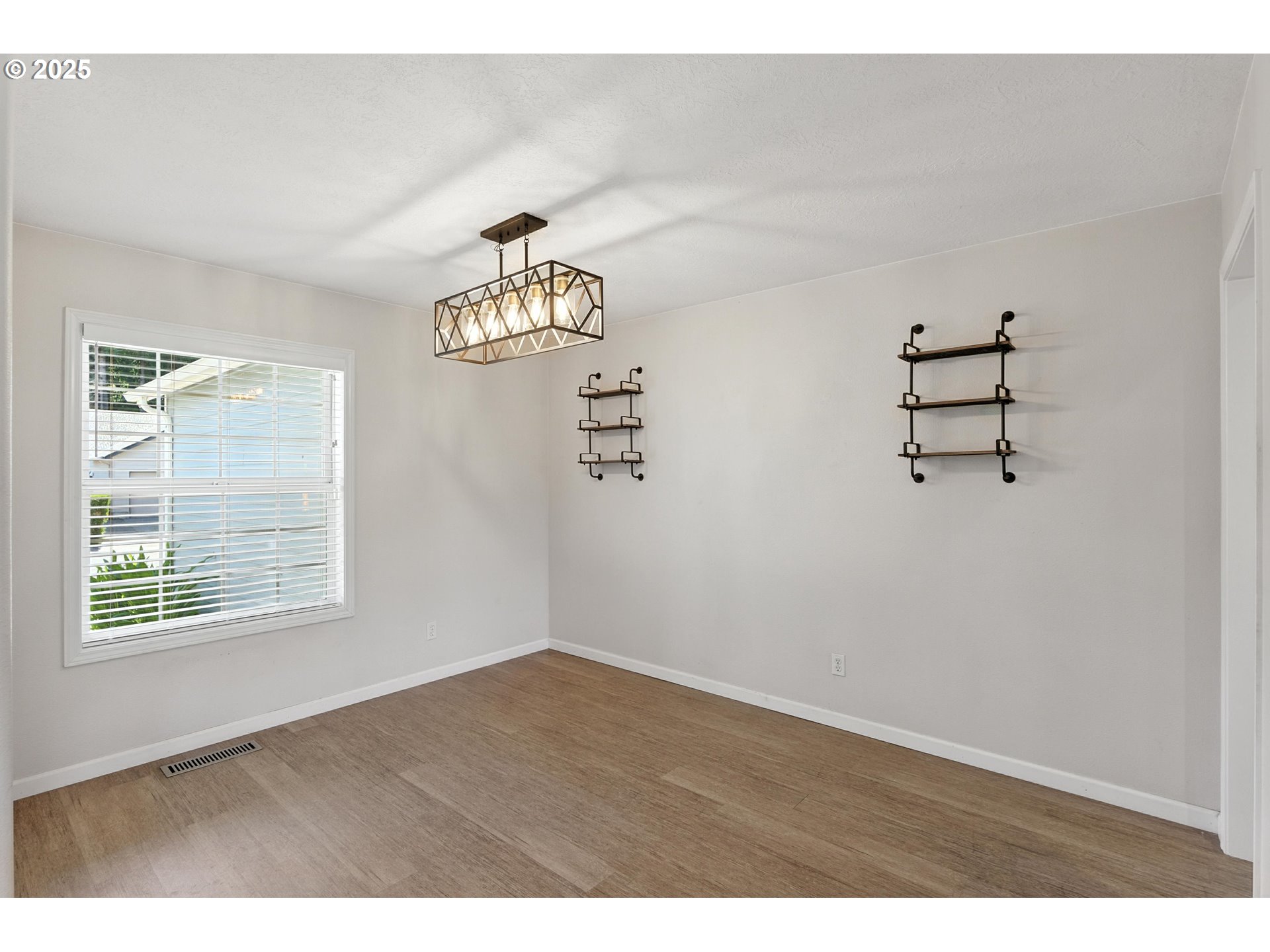 7933 KATHERINE ST NE