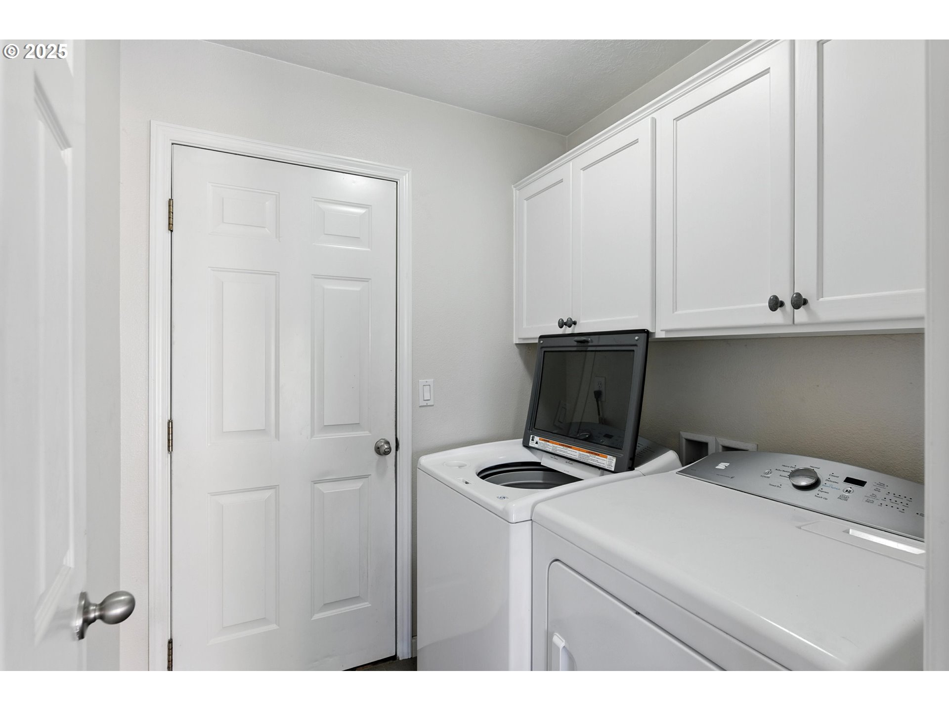 7933 KATHERINE ST NE