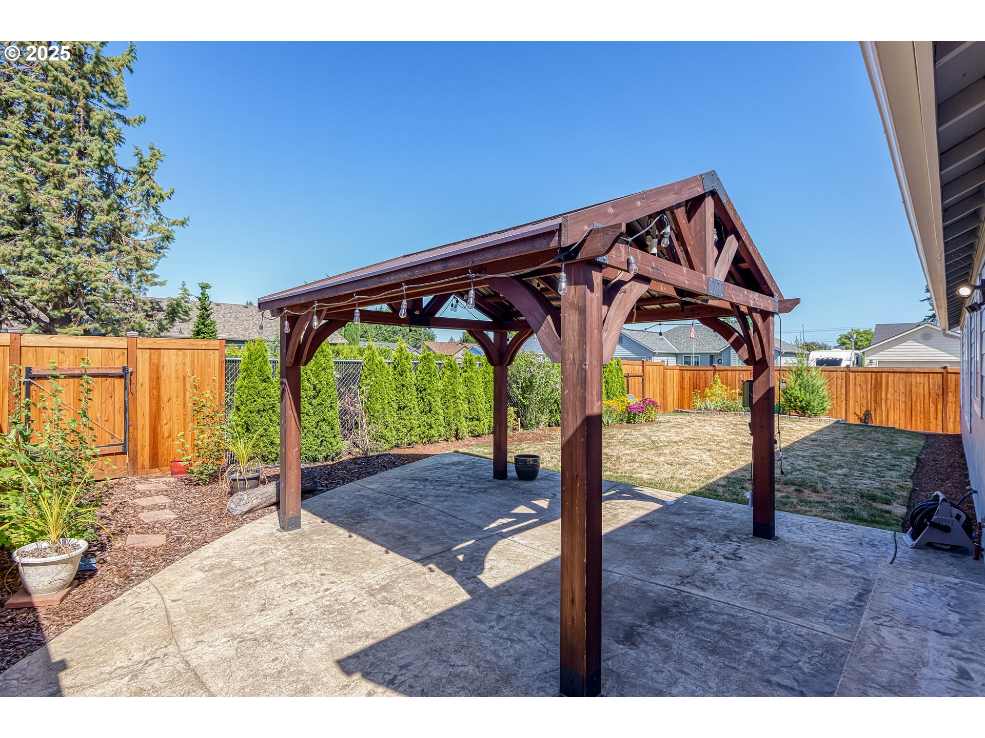 7933 KATHERINE ST NE