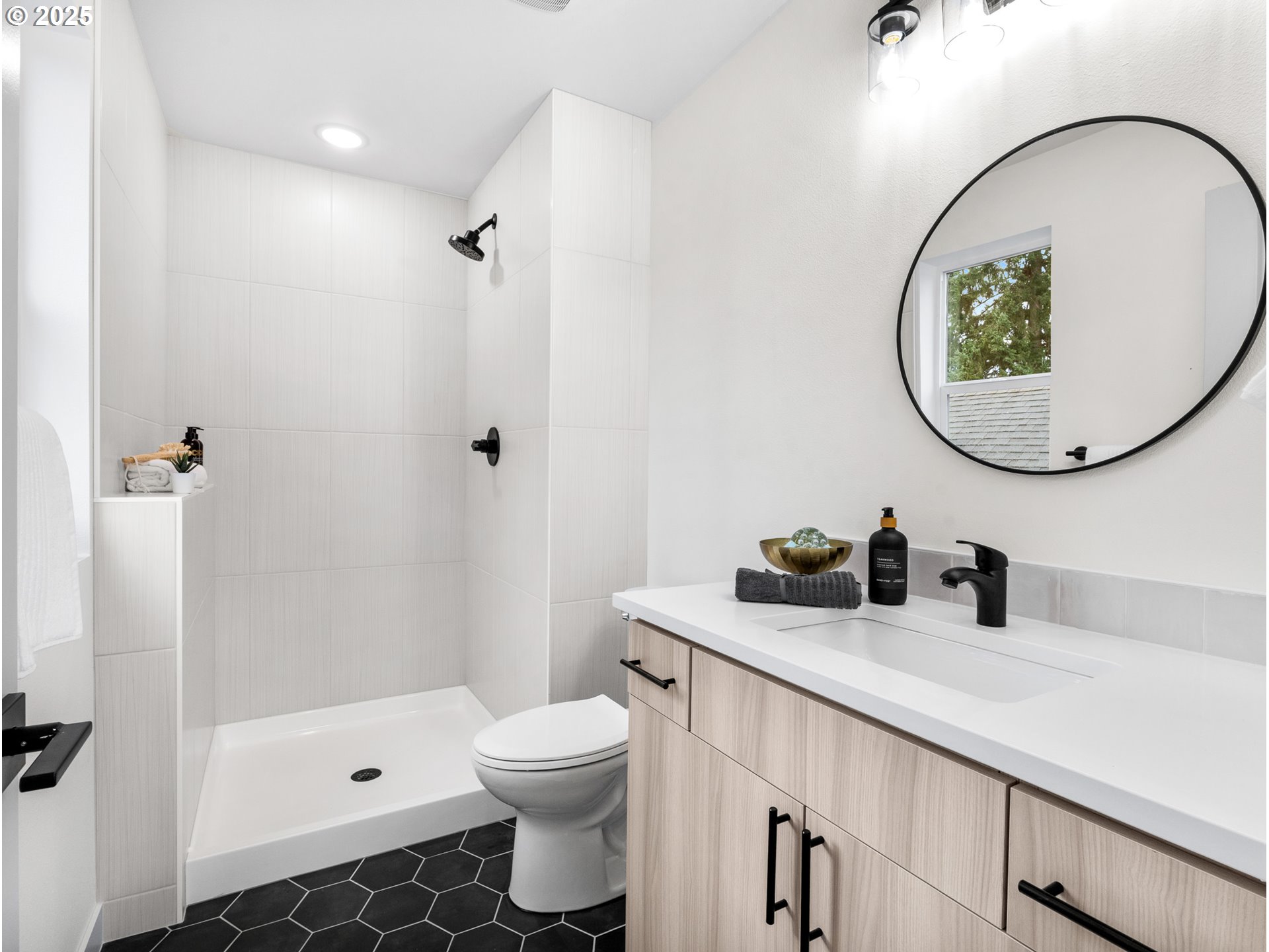 7385 N Mobile AVE, Portland