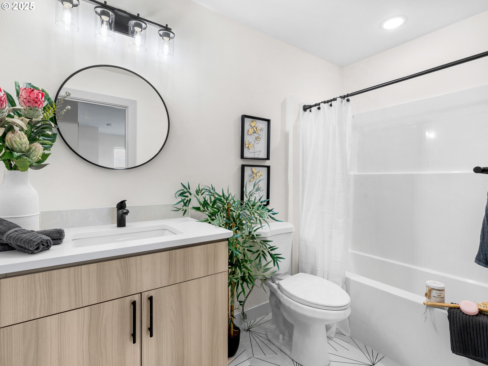 7385 N Mobile AVE, Portland