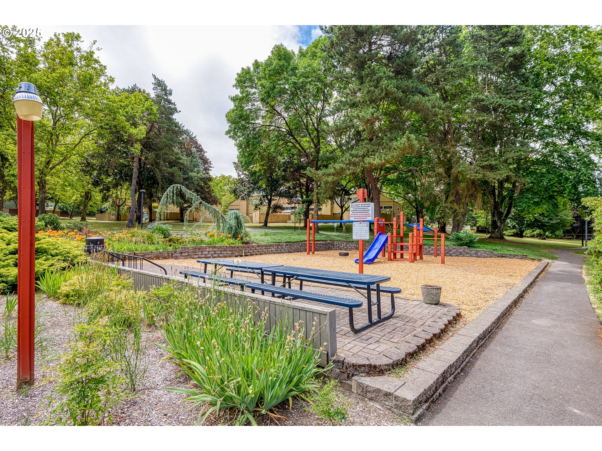 1551 NW TANASBROOK CT