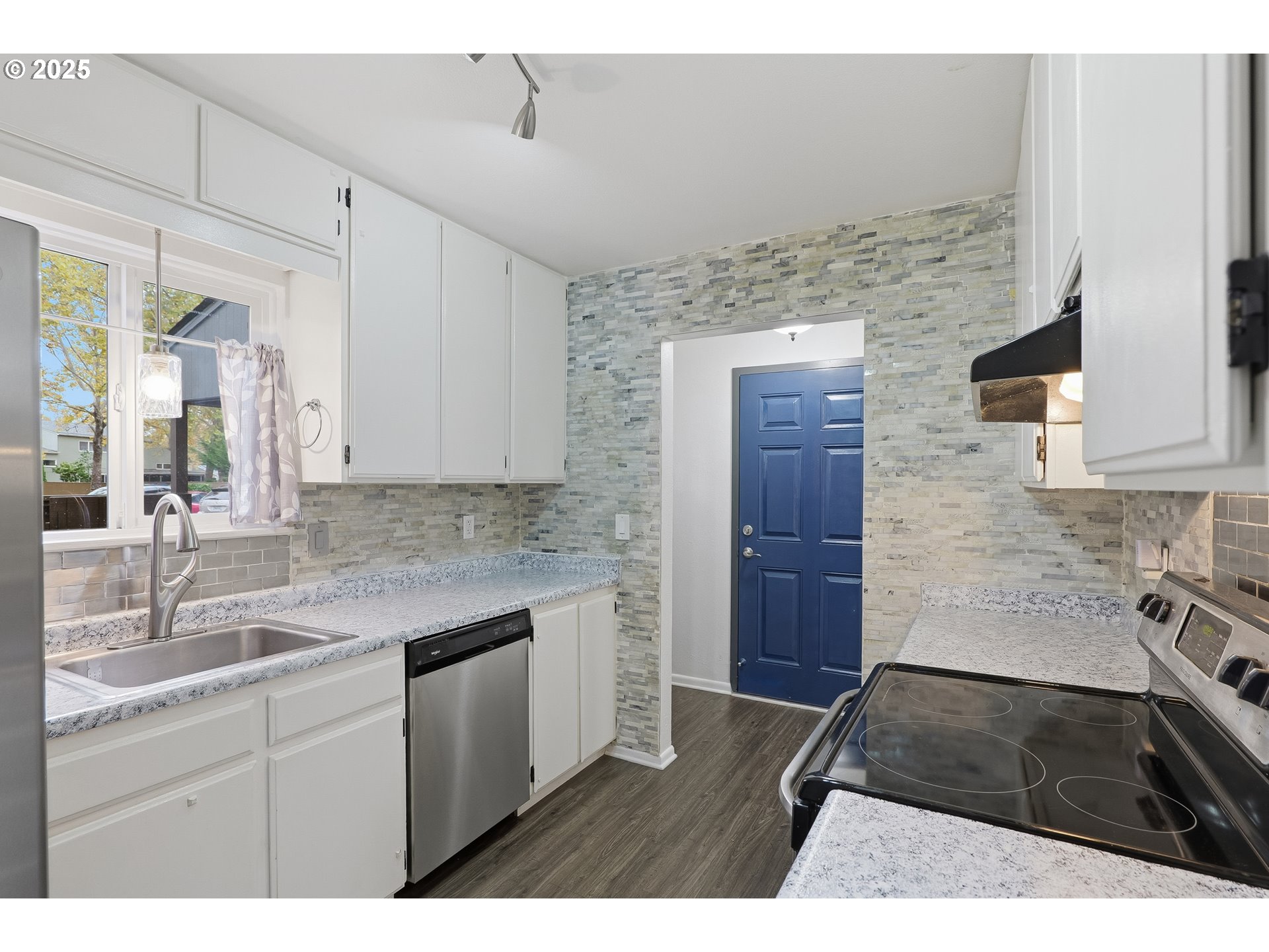 1551 NW TANASBROOK CT