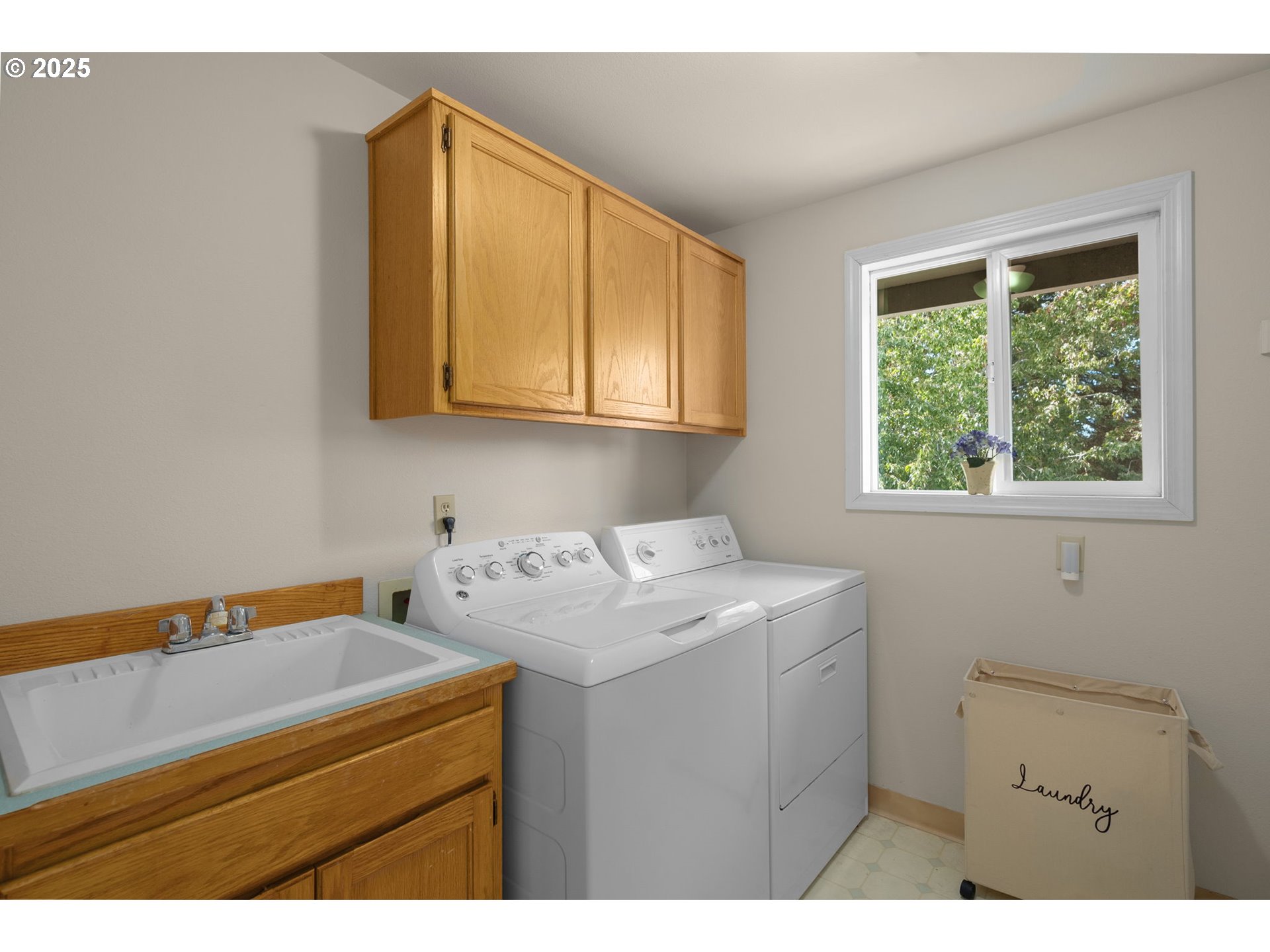 5105 SW GREENWOOD CIR