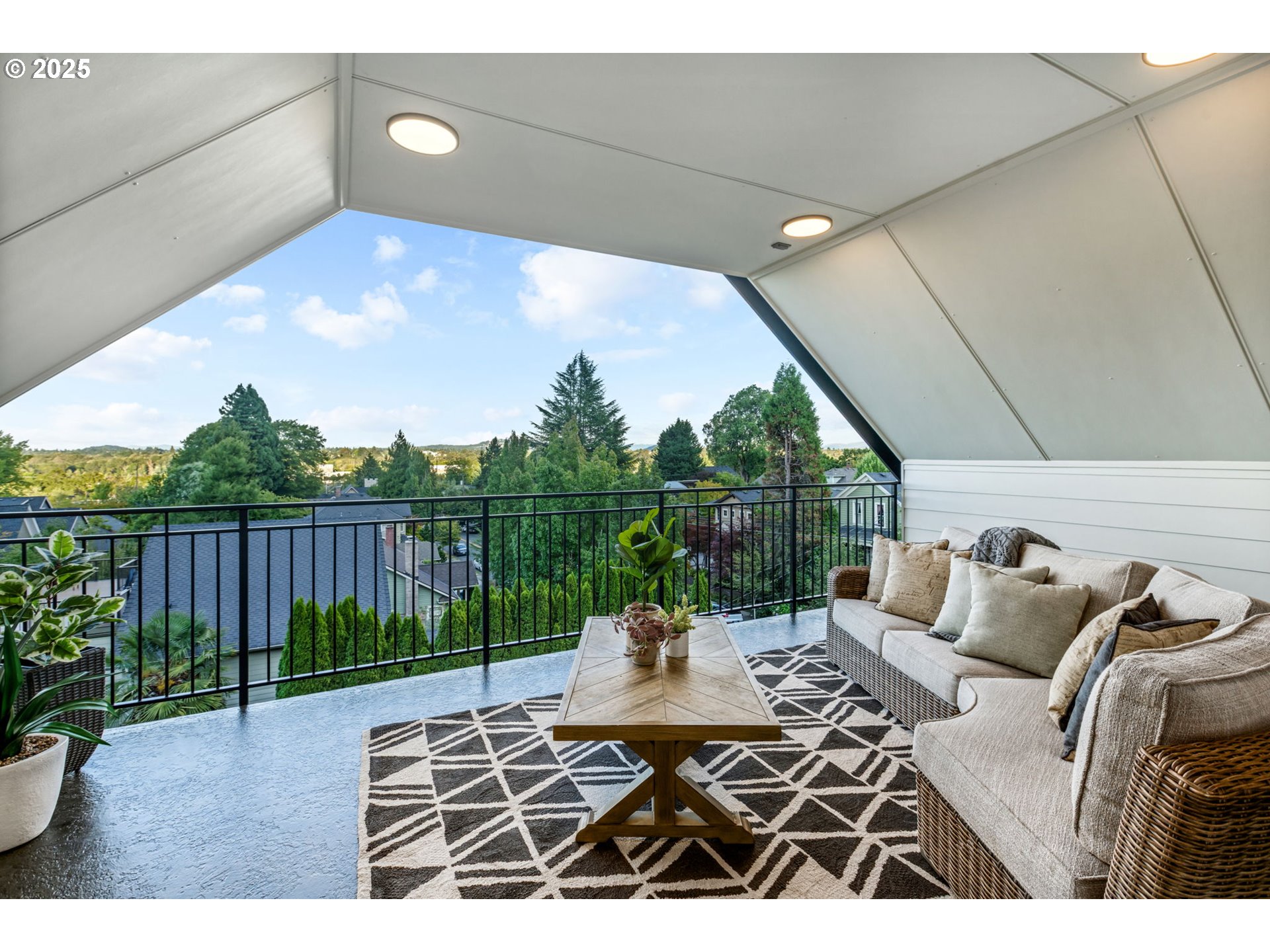 207 S NEBRASKA ST, Portland