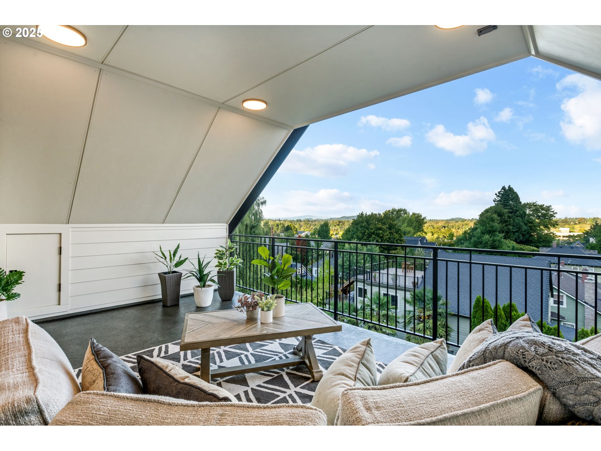 207 S NEBRASKA ST, Portland