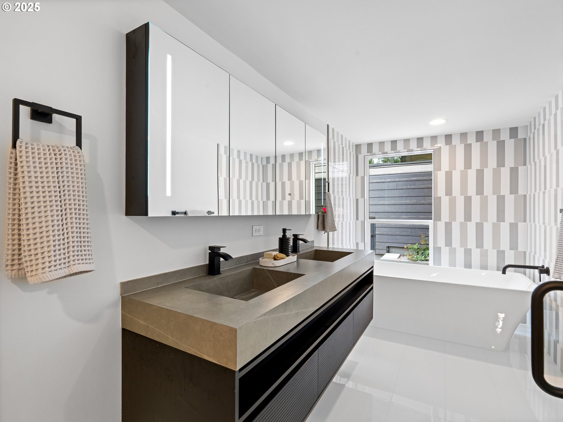 9070 NW LOVEJOY ST, Portland