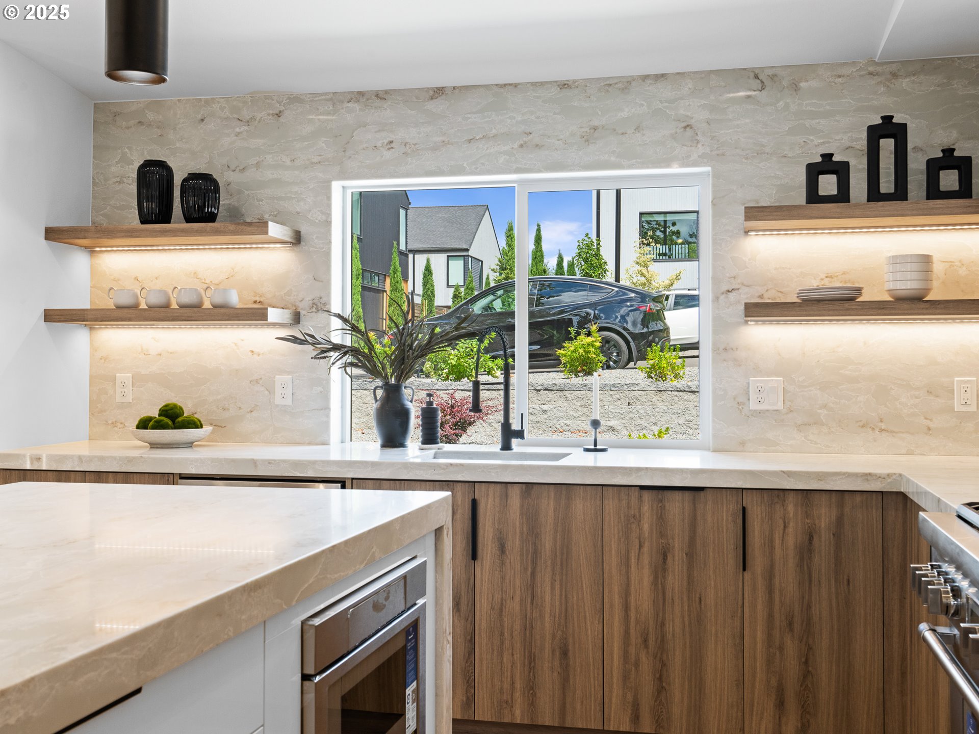 9070 NW LOVEJOY ST, Portland