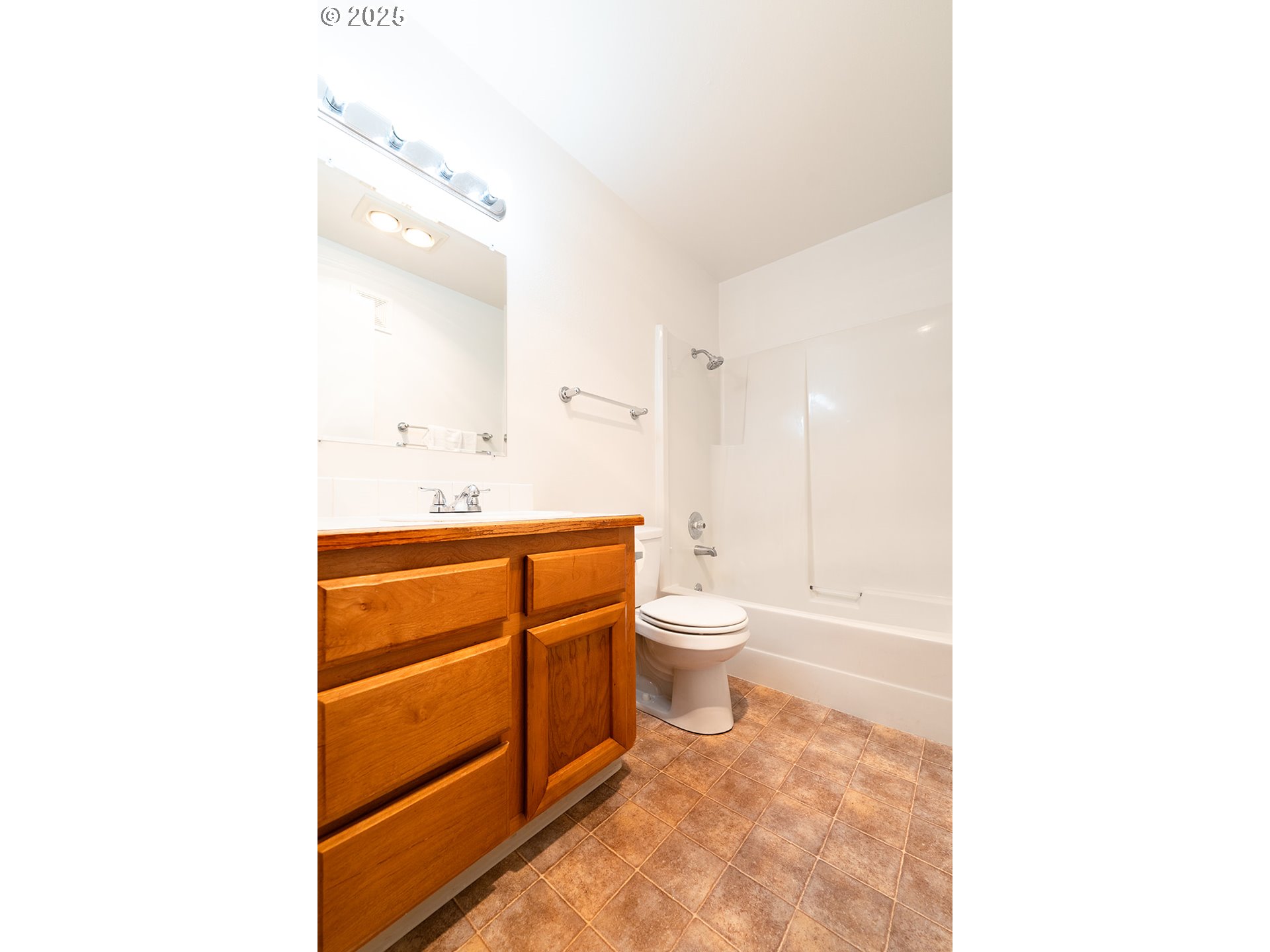 8720 SW TUALATIN RD Unit: 206