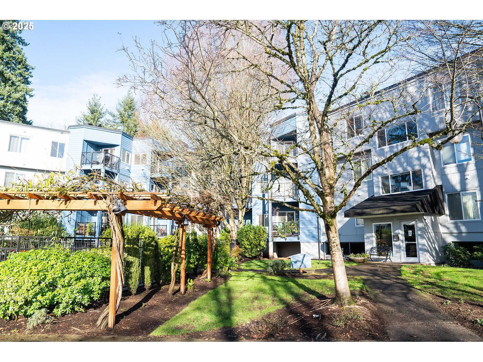 8720 SW TUALATIN RD Unit: 206