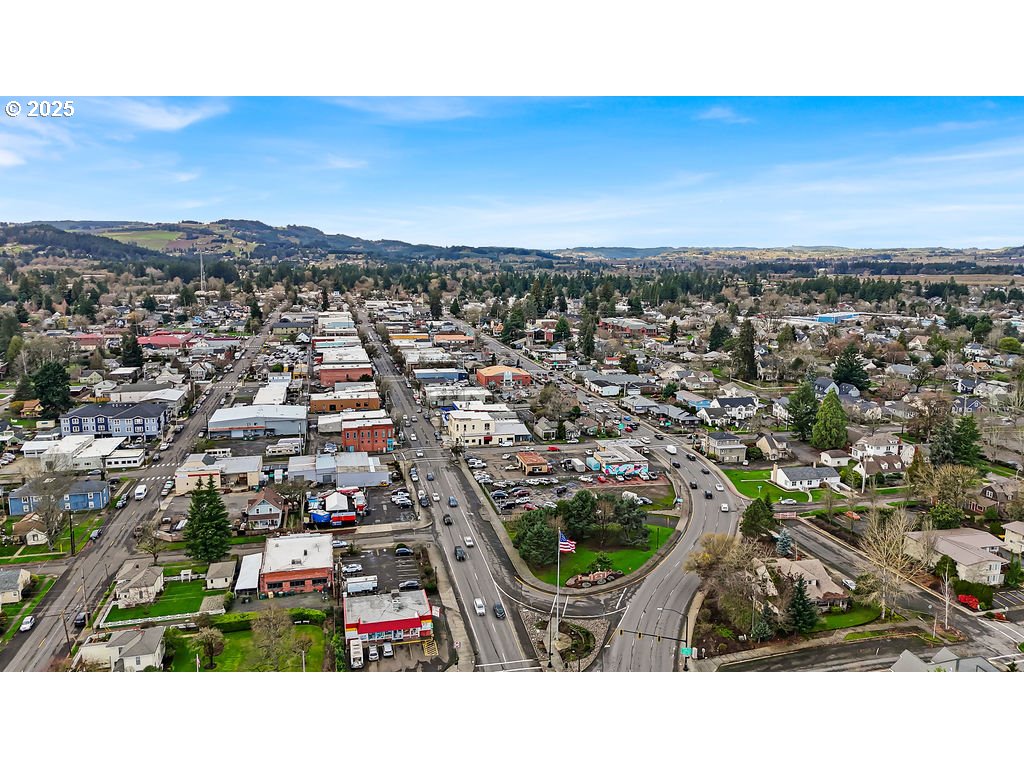 301 E COLUMBIA DR 66