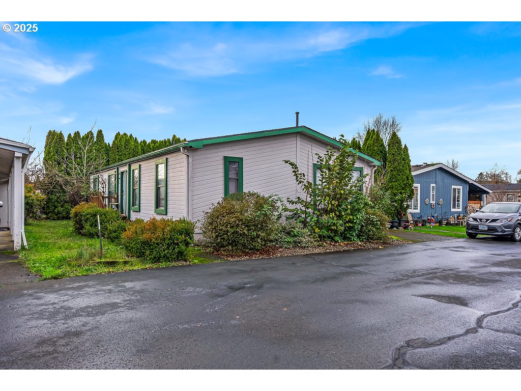 301 E COLUMBIA DR 66