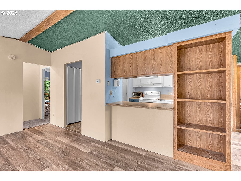 301 E COLUMBIA DR 66