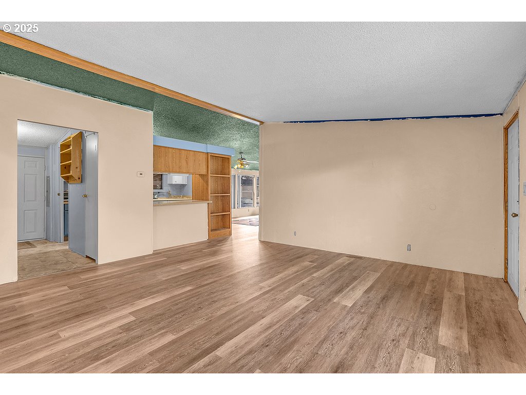 301 E COLUMBIA DR 66