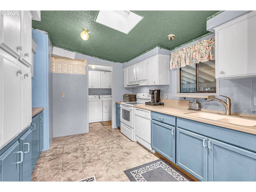 301 E COLUMBIA DR 66