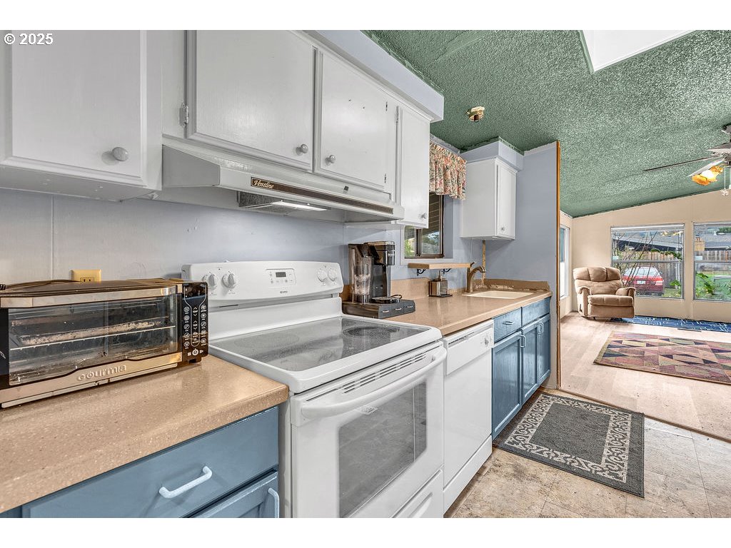 301 E COLUMBIA DR 66