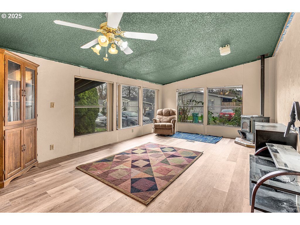 301 E COLUMBIA DR 66