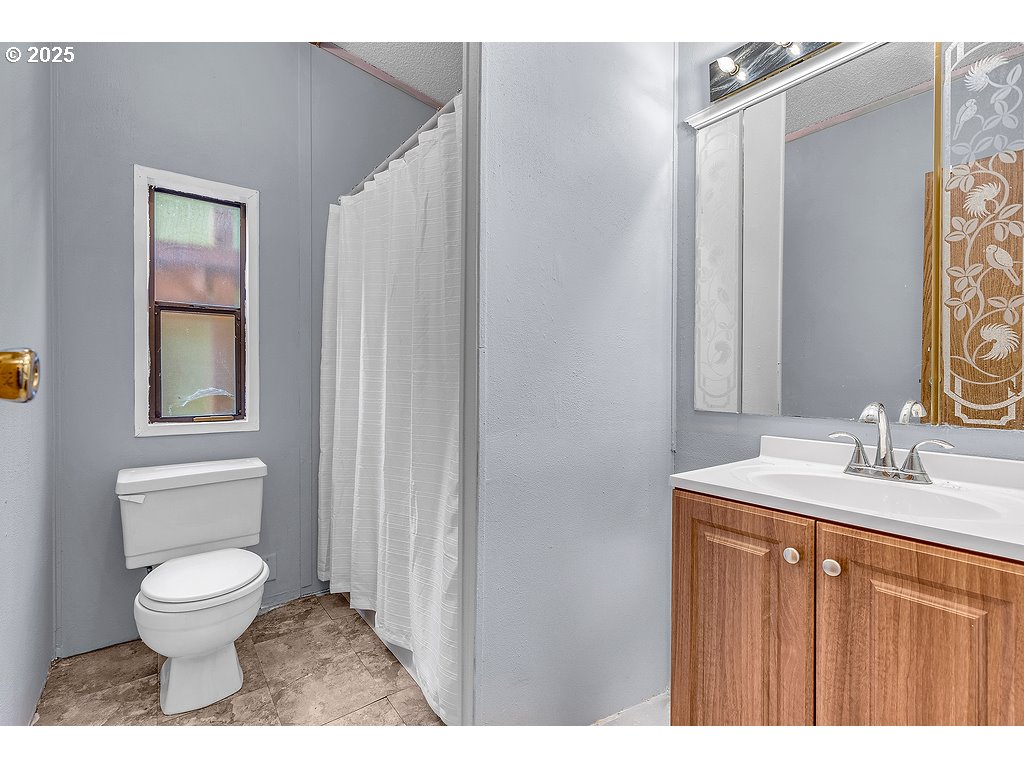 301 E COLUMBIA DR 66