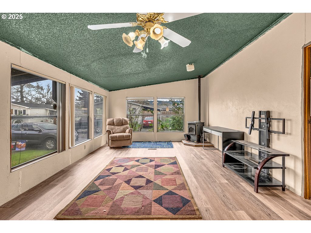 301 E COLUMBIA DR 66