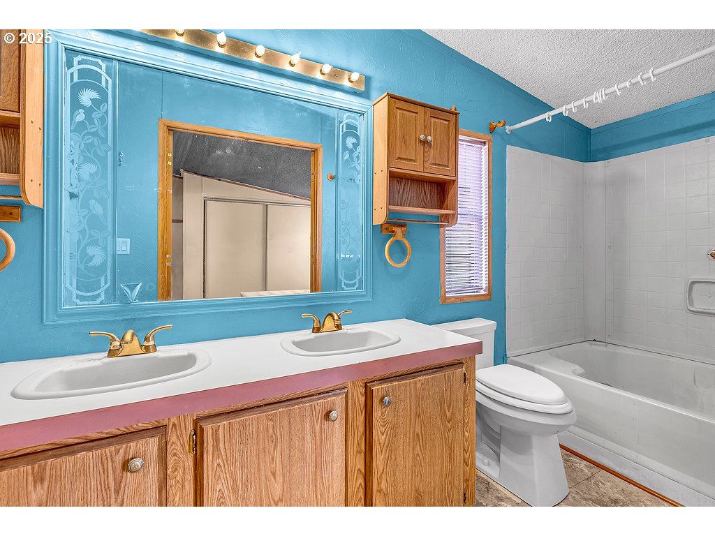 301 E COLUMBIA DR 66