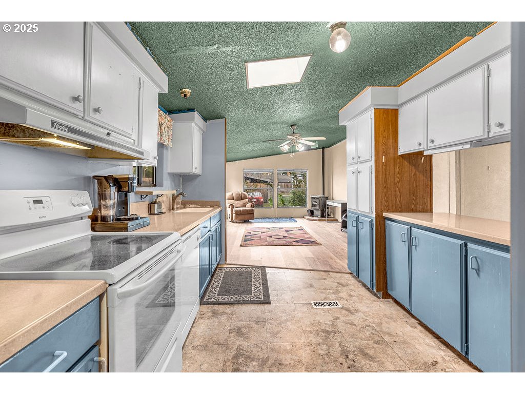 301 E COLUMBIA DR 66