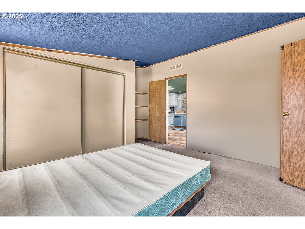 301 E COLUMBIA DR 66