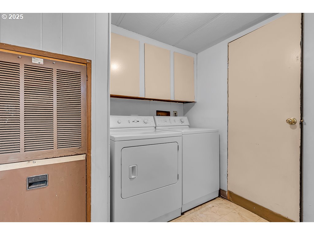 4882 NE LANCASTER DR 127