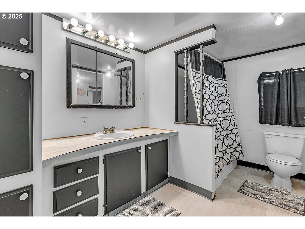 4882 NE LANCASTER DR 127