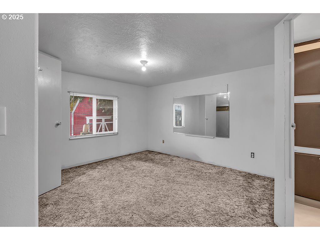 4882 NE LANCASTER DR 127