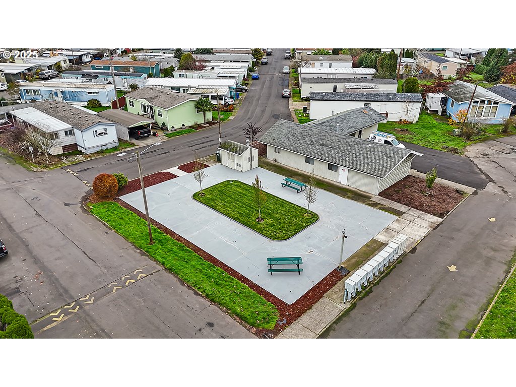 4882 NE LANCASTER DR 127