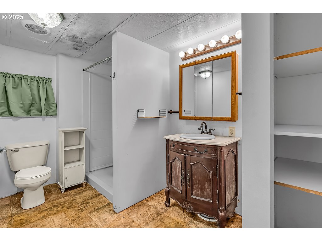 4882 NE LANCASTER DR 127