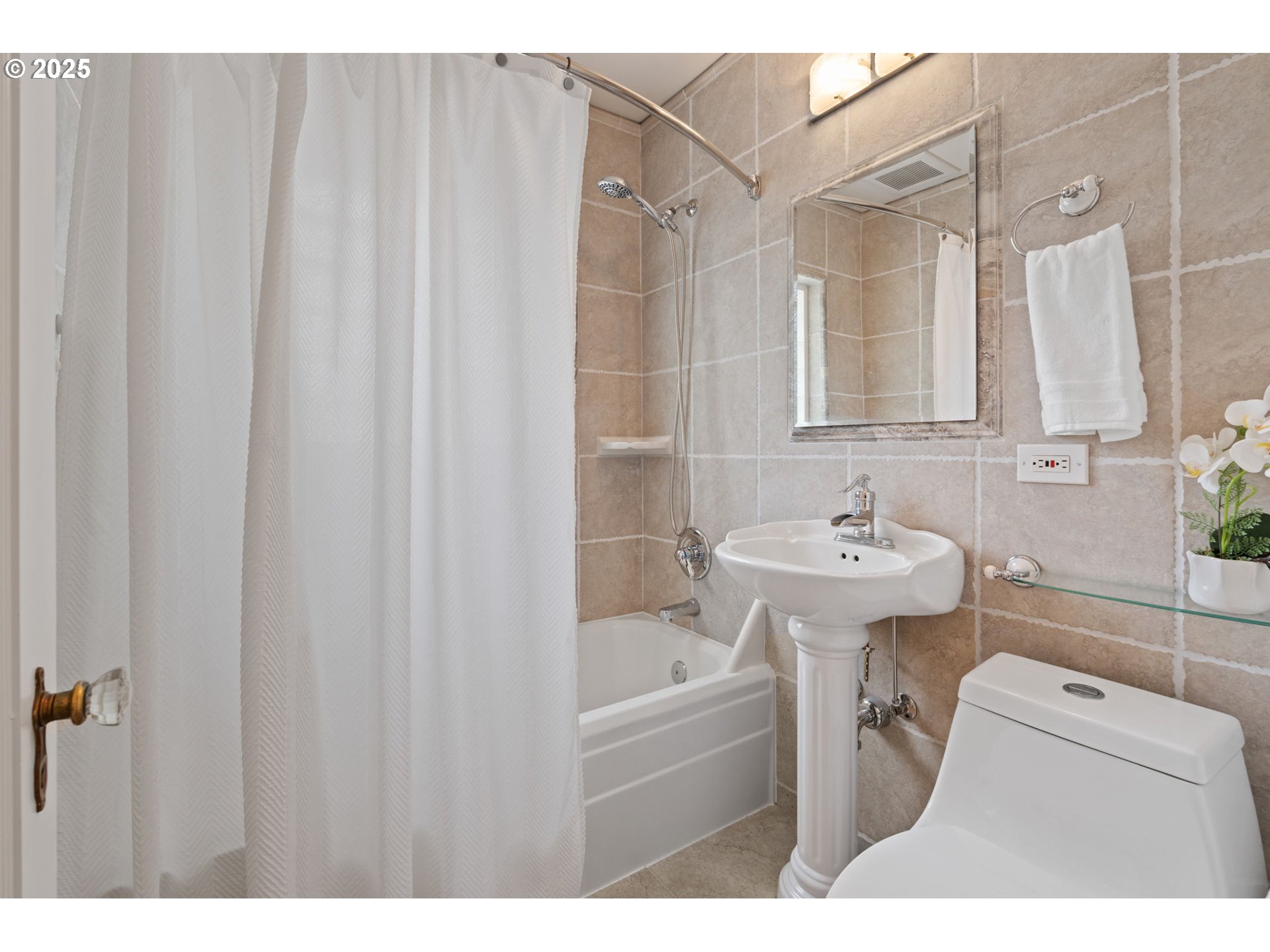 1801 NE 62ND AVE, Portland