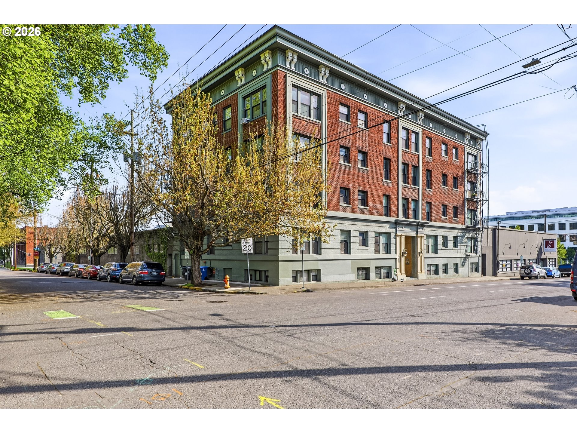 1631 NW EVERETT ST 202